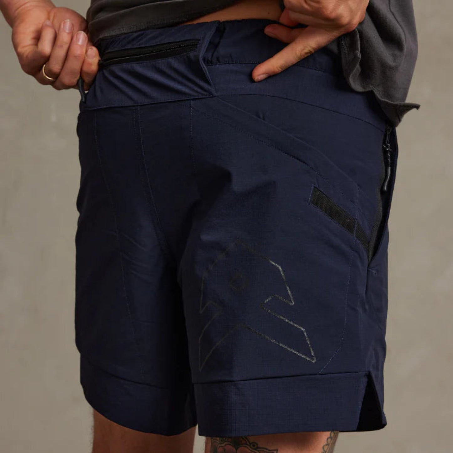 ANTHEM AGILITY SHORTS - NAVY