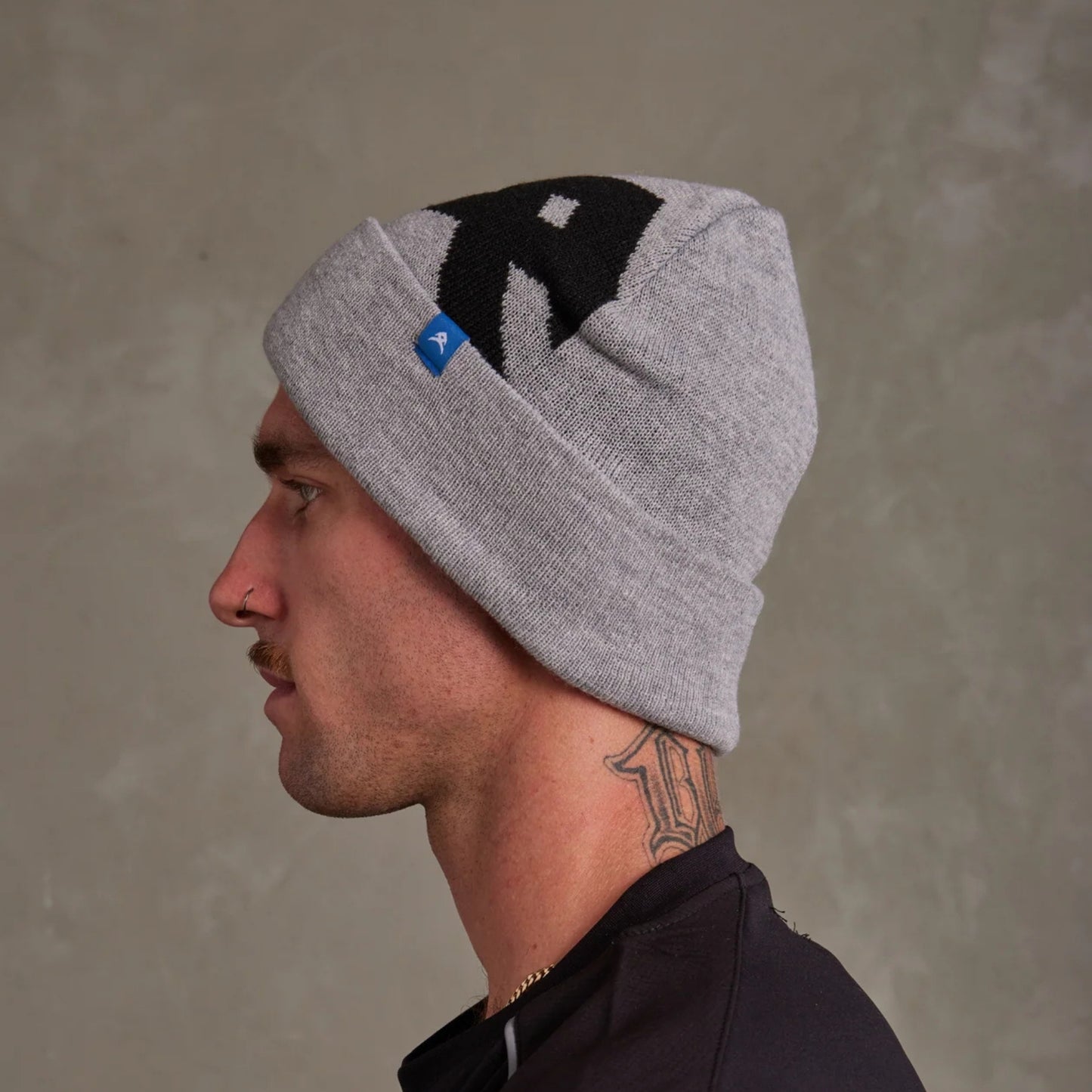 ANTHEM KNIT LOGO BEANIE - GREY